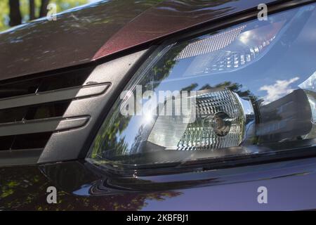 Auto Scheinwerfer Familienauto mit Sonnenlicht schön Stockfoto