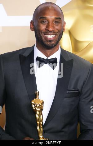 (DATEI) Kobe Bryant stirbt am 41. HOLLYWOOD, LOS ANGELES, KALIFORNIEN, USA - MÄRZ 04: Filmemacher/amerikanischer Basketballspieler Kobe Bryant, Gewinner des Animated Short Awards für ?Dear Basketball? Posen im Pressesaal bei den Annual Academy Awards 90., die am 4. März 2018 im Hollywood and Highland Center in Hollywood, Los Angeles, Kalifornien, USA, abgehalten wurden. (Foto von David Acosta/Image Press Agency/NurPhoto) Stockfoto