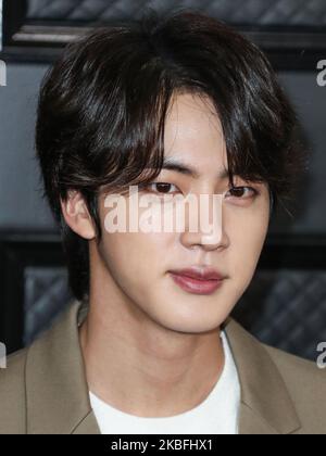 LOS ANGELES, KALIFORNIEN, USA – 26. JANUAR: Jin von BTS kommt bei den jährlichen GRAMMY Awards 62. an, die am 26. Januar 2020 im Staples Center in Los Angeles, Kalifornien, USA, verliehen wurden. (Foto von Xavier Collin/Image Press Agency/NurPhoto) Stockfoto