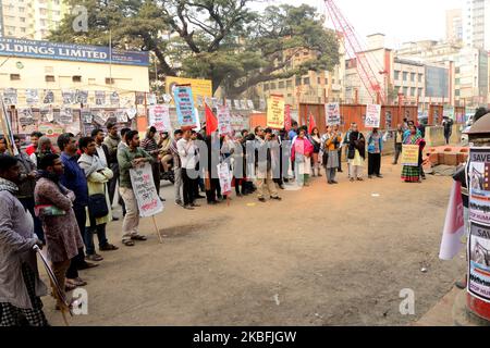 Aktivist der Linken Demokratischen Allianz veranstaltete am 27. Januar 2020 eine Protestkundgebung, um die Tötung Bangladeschs an der Grenze durch die indische Grenzschutztruppe (BSF) vor dem National Press Club in Dhaka, Bangladesch, zu stoppen. Mindestens 11 Bangladeschis wurden im Januar 2020 von Mitarbeitern der indischen Grenzschutztruppe (BSF) an der Grenze getötet. (Foto von Mamunur Rashid/NurPhoto) Stockfoto