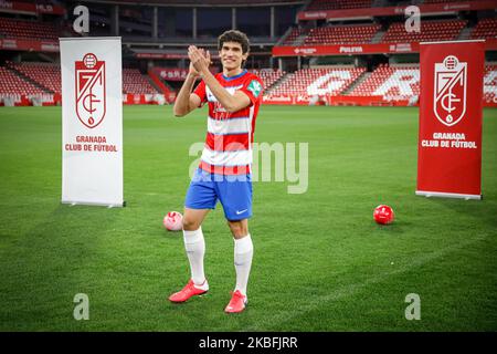 Der spanische Verteidiger des CF Granada, Jesus Vallejo, posiert während seiner offiziellen Präsentation im Stadion Nuevo Los Carmenes am 27. Januar 2020 in Granada, Spanien. (Foto von Fermin Rodriguez/NurPhoto) Stockfoto