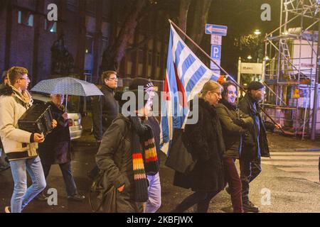 Am 27. Januar 2020 in Köln nehmen die Menschen an der '''erinnern - eine Brucke in die Zukunft''-demonstration zum Holocaust-Gedenktag Teil. (Foto von Ying Tang/NurPhoto) Stockfoto