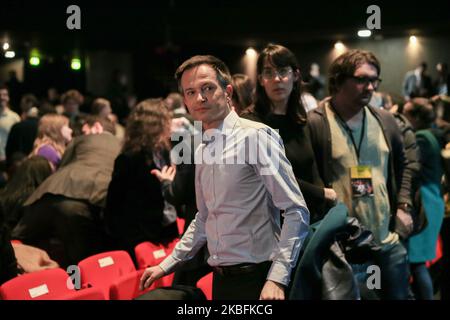 Pierre-Yves Bournazel (C), Abgeordneter der Union der Unabhängigen Demokraten (UDI), nimmt am 27. Januar 2020 am Treffen von Benjamin Griveaux im Bobino-Theater in Paris Teil. Benjamin Griveaux ist der offizielle Kandidat der Republik Marken (LREM) für die Bürgermeisterwahl in Paris 2020, aber der Mathematiker Cédric Villani, der ein Abgeordneter der LREM ist, führt eine unabhängige rivalisierende Kampagne. Der französische Präsident Emmanuel Macron hat Villani am Sonntag wegen der ersten Runde der lokalen und regionalen Wahlen im März gerufen, um ihn zu überreden, sich mit Griveaux, aber dem verstümmlpten VI, zu verbun Stockfoto