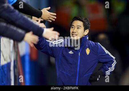 Shinji Kagawa von Real Zaragoza begrüßt seine Anhänger vor dem Liga-Smartbank-Spiel zwischen Real Zaragoza und CD Numancia in La Romareda am 25. Januar 2020 in Zaragoza, Spanien. (Foto von Jose Breton/Pics Action/NurPhoto) Stockfoto