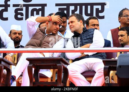 Jaipur: Ehemaliger Präsident der UPA und Kongressführer Rahul Gandhi und stellvertretender Chief Minister Sachin Pilot während der „Yuva Akrosh Rallye“ in Jaipur, Rajasthan, Indien, Januar 28,2020. (Foto von Vishal Bhatnagar/NurPhoto) Stockfoto