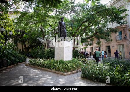 Eine Ansicht der Statue von Simón Bolivar in der Altstadt von Haavna, Kuba, am 16. Januar 2020. Die Stadt zieht jährlich Millionen von Touristen an. Das alte Havanna (Habana Vieja) ist zum UNESCO-Weltkulturerbe erklärt. (Foto von Manuel Romano/NurPhoto) Stockfoto