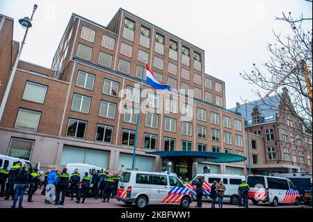 Am 31.. Januar 2020 fand in Den Haag ein Blick auf das Shell-Hauptquartier nach einer Aktion gegen Shell durch den Extinction Rebellion statt. (Foto von Romy Arroyo Fernandez/NurPhoto) Stockfoto