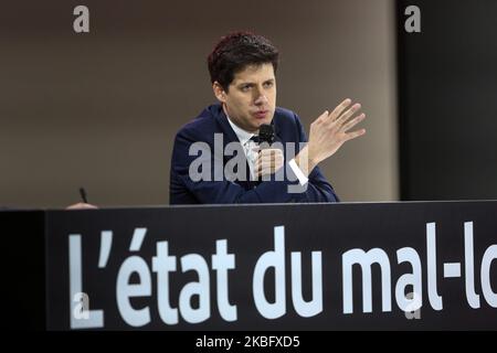 Der französische Minister für Städte und Wohnungsbau Julien Denormandie (C) nimmt am 31. Januar 2020 im Rahmen eines Berichts der Abbe-Pierre-Stiftung über schlechte Wohnverhältnisse in La Defense bei Paris an einer Aussprache Teil. (Foto von Michel Stoupak/NurPhoto) Stockfoto