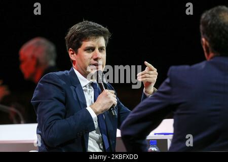 Der französische Minister für Städte und Wohnungsbau Julien Denormandie (C) nimmt am 31. Januar 2020 im Rahmen eines Berichts der Abbe-Pierre-Stiftung über schlechte Wohnverhältnisse in La Defense bei Paris an einer Aussprache Teil. (Foto von Michel Stoupak/NurPhoto) Stockfoto