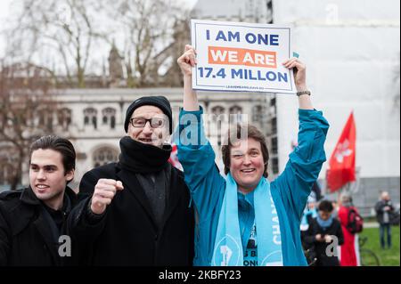 Befürworter des Brexit treffen sich auf dem Parliament Square, um den Brexit-Tag am 31. Januar 2020 in London, England, zu feiern. Heute verlässt Großbritannien nach 47 Jahren Mitgliedschaft offiziell um 11 Uhr die Europäische Union und tritt in eine 11-monatige Übergangsphase ein, in der das künftige Handelsabkommen ausgehandelt wird. (Foto von Wiktor Szymanowicz/NurPhoto) Stockfoto