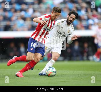 Marcos Llorente und isco während des La Liga-Spiels zwischen Real Madrid und Atletico de Madrid im Santiago Bernabeu Stadion in Madrid, Spanien (Foto: Raddad Jebarah/NurPhoto) Stockfoto