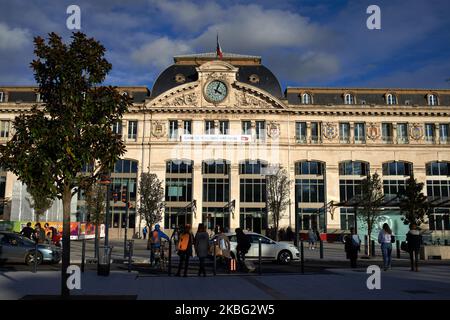 Der Bahnhof Matabiau in Toulouse. Eine Gruppe von SNCF-Nutzern („Französische Nationale Eisenbahngesellschaft“) spielt im Hauptbahnhof von Toulouse, dem Bahnhof Matabiau, gegen die Digitalisierung der SNCF (Fahrkarte, Informationen über Verspätungen usw.) Und um gegen die Schließung von kleinen Warteschlangen und den Verlust von Fahrkartenkontrolleuren an Bord zu protestieren. Toulouse. Frankreich. Januar 31. 2020. (Foto von Alain Pitton/NurPhoto) Stockfoto