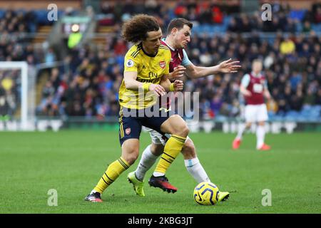 Chris Wood von Burnley und die Arsenale David Luiz in Aktion während des Premier League-Spiels zwischen Burnley und Arsenal in Turf Moor, Burnley am Sonntag, 2.. Februar 2020. (Foto von Tim Markland/MI News/NurPhoto) Stockfoto