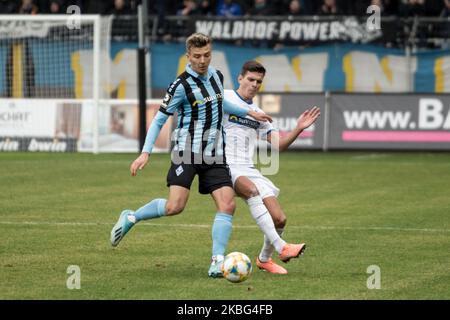 Tobias Müller von 1. FC Magdeburg und Maurice Deville von Mannheim während des 3. Bundesliga-Spiel zwischen SV Waldhof Mannheim und 1. FC Magdeburg am 02. Februar 2020 im Carl-Benz-Stadion in Mannheim. (Foto von Peter Niedung/NurPhoto) Stockfoto