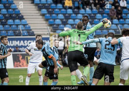 Torwart Timo Königsmann und Jean Romaric Kevin Koffi aus Mannheim während des 3. Bundesliga-Spiel zwischen SV Waldhof Mannheim und 1. FC Magdeburg am 02. Februar 2020 im Carl-Benz-Stadion in Mannheim. (Foto von Peter Niedung/NurPhoto) Stockfoto