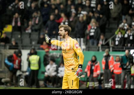 Kevin Trapp, Torwart der Eintracht Frankfurt, reagiert beim dritten DFB-Pokalspiel zwischen Eintracht Frankfurt und RB Leipzig am 04. Februar 2020 in der Commerzbank-Arena in Frankfurt am Main. (Foto von Peter Niedung/NurPhoto) Stockfoto