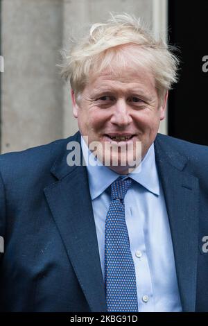 Der britische Premierminister Boris Johnson verlässt am 05. Februar 2020 in London, England, die Downing Street 10 zur Fragestunde mit Premierminister. (Foto von Wiktor Szymanowicz/NurPhoto) Stockfoto