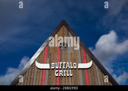 Bretigny-sur-Orge, Frankreich, 28. Januar 2020. Blick auf das Buffalo Grill Restaurant und sein neues amerikanisch inspiriertes Konzept. Das berühmte rote Dach ändert sich nicht, aber die Außen- und Inneneinrichtung wurde komplett neu gestaltet. (Foto von Emeric Fohlen/NurPhoto) Stockfoto