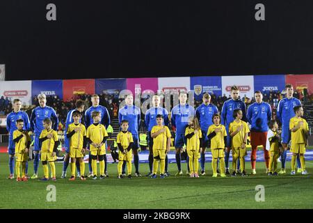 Finnlands erste elf steht während der Hymne der UEFA U21-Meisterschaft zwischen Rumänien U21 und Finnland U21 am 14. November 2019 in Voluntari, Rumänien. (Foto von Alex Nicodim/NurPhoto) Stockfoto