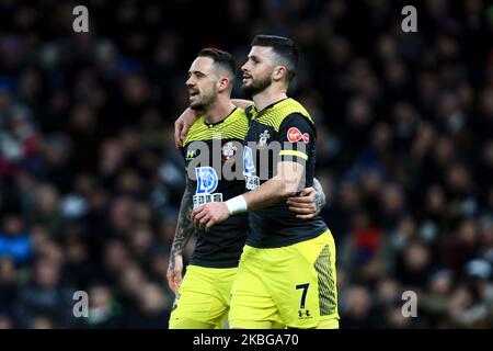 Southampton’s Danny ings feiert mit Southampton’s Shane, lange nachdem er beim FA-Cup-Spiel zwischen Tottenham Hotspur und Southampton am Mittwoch, den 5.. Februar 2020, im Tottenham Hotspur Stadium in London die Chance auf einen Ausgleich zwischen seinen beiden Seiten gewonnen hat. (Foto von Leila Coker/MI News/NurPhoto) Stockfoto