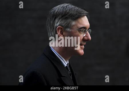 Der britische Unterhausführer Jacob Rees-Mogg verlässt das Haus, nachdem er am 6. Februar 2019 an der wöchentlichen Kabinettssitzung in der Downing Street 10, London, teilgenommen hatte. (Foto von Alberto Pezzali/NurPhoto) Stockfoto