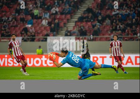 Athen, Lombardei, Griechenland. 3.. November 2022. KONSTANTINOS TZOLAKIS von Olympiacos FC während des UEFA Europa League-Gruppenspiel zwischen Olympiacos FC und FC Nantes am 3. November 2022 im Karaiskakis-Stadion in Athen, Griechenland. (Bild: © Stefanos Kyriazis/ZUMA Press Wire) Stockfoto