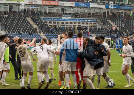 Die Spieler von Meppen feiern nach dem Gewinn der 3. Bundesliga-Spiel zwischen 1. FC Magdeburg und SV Meppen in der MDCC-Arena am 08. Februar 2020 in Magdeburg. (Foto von Peter Niedung/NurPhoto) Stockfoto