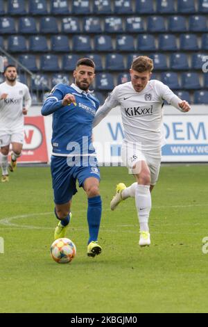 Jürgen Gjassula aus Magdeburg und Nicolas Andermatt vom SV Meppen während des 3. Bundesliga-Spiel zwischen 1. FC Magdeburg und SV Meppen in der MDCC-Arena am 08. Februar 2020 in Magdeburg. (Foto von Peter Niedung/NurPhoto) Stockfoto