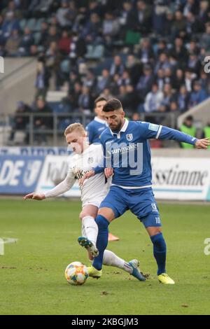 Jürgen Gjassula von Magdeburg und Willi Evseev vom SV Meppen während des 3. Bundesliga-Spiel zwischen 1. FC Magdeburg und SV Meppen in der MDCC-Arena am 08. Februar 2020 in Magdeburg. (Foto von Peter Niedung/NurPhoto) Stockfoto