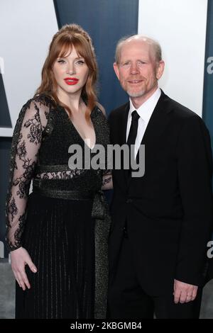 BEVERLY HILLS, LOS ANGELES, KALIFORNIEN, USA - 09. FEBRUAR: Bryce Dallas Howard und Ron Howard kommen zur Vanity Fair Oscar Party 2020, die am 9. Februar 2020 im Wallis Annenberg Center for the Performing Arts in Beverly Hills, Los Angeles, Kalifornien, USA, stattfand. (Foto von Xavier Collin/Image Press Agency/NurPhoto) Stockfoto