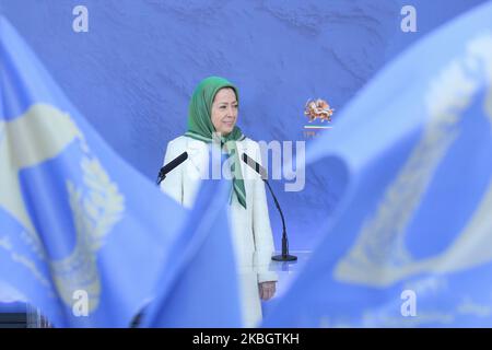 Maryam Rajavi, Ashraf-3, Albanien 09/02/2020- Maryam Rajavi, der designierte Präsident des Nationalen Widerstandsrates des Iran (NCRI), nimmt am Sonntag, dem 9. Februar 2020, an der Zeremonie der Mitglieder der People Mojahedin Organization of Iran (PMOI/MEK) in Ashraf-3 in Albanien Teil. Anlässlich des Jahrestages der anti-monarchischen Revolution von 1979 im Iran sagte Maryam Rajavi, dass die Zeit gekommen sei, eine republik zu gründen, die auf der freien Stimme des iranischen Volkes, auf der Trennung von Religion und Staat sowie auf Pluralismus, Gerechtigkeit und Gleichheit beruht. (Foto von Siavosh Hosseini/NurPhoto) Stockfoto