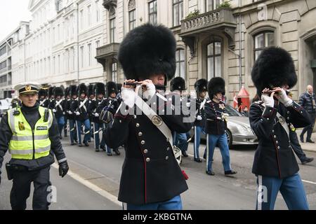 Das Royal Guard Orchestra, Den Kongelige Livgarde, marschiert während der Ehrenwache auf den Straßen von Kopenhagen, Dänemark. Februar 2020 (Foto von Maxym Marusenko/NurPhoto) Stockfoto