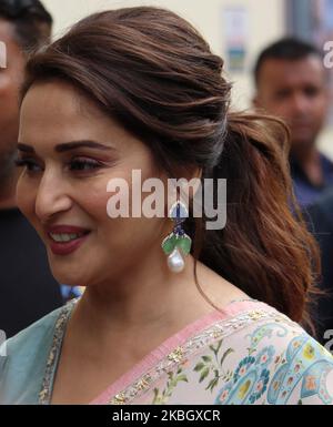 Die indische Schauspielerin Madhuri Dixit Nene kommt am 13. Februar 2020 zur Vorstellung des kommenden Bollywood-Films ‘Guns of Banaras’ in Mumbai, Indien. (Foto von Himanshu Bhatt/NurPhoto) Stockfoto