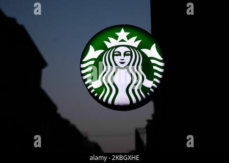 Das Starbucks Coffee-Logo ist am 9. Februar 2020 in Krakau, Polen, zu sehen. (Foto von Jakub Porzycki/NurPhoto) Stockfoto