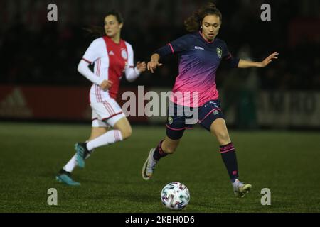 Shanique Dessing (ADO Den Haag) kontrolliert den Ball während der 2019/20 Women's Eredivisie-Regieeinspielung zwischen Ajax Amsterdam und ADO Den Haag am 14. Februar 2020 im De Toekomst Stadium in Duivendrecht, Niederlande. (Foto von Federico Guerra Moran/NurPhoto) Stockfoto