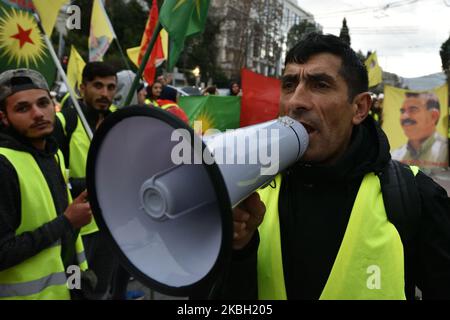 Kurdische Anhänger der Arbeiterpartei Kurdistans (PKK) marschieren am 15. Februar 2020 in Zentral-Athen, die letzte Etappe eines marsches, der vor zwei Tagen aus dem Flüchtlingslager Lavrio begann und Freiheit für ihren in der Türkei inhaftierten Führer Abdullah Ocalan forderte. (Foto von Nicolas Koutsokostas/NurPhoto) Stockfoto