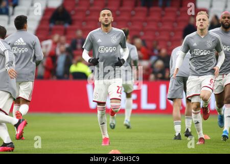 Hakim Ziyech (Ajax) schaut während des Eredivisie-Vorstehens 2019/20 zwischen AFC Ajax und RKC Waalwijk in der Johan Cruijff Arena an. (Foto von Federico Guerra Moran/NurPhoto) Stockfoto