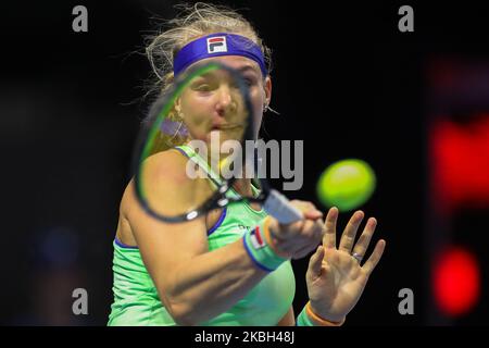 Kiki Bertens aus den Niederlanden gibt den Ball an Elena Rybakina aus Kasachstan zurück, während des Finales des ATP-Tennisturniers der St. Petersburg Ladies Trophy in St. Petersburg, Russland, 16. Februar 2020 (Foto von Igor Russak/NurPhoto) Stockfoto