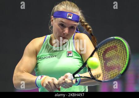 Kiki Bertens aus den Niederlanden gibt den Ball an Elena Rybakina aus Kasachstan zurück, während des Finales des ATP-Tennisturniers der St. Petersburg Ladies Trophy in St. Petersburg, Russland, 16. Februar 2020 (Foto von Igor Russak/NurPhoto) Stockfoto