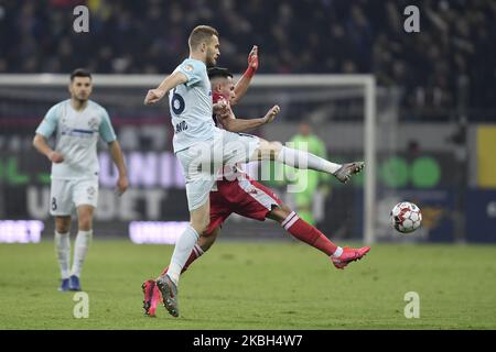 Bogdan Planic von der FCSB im Einsatz gegen Robert Moldoveanu von Dinamo während des Spiels zwischen Dinamo Bucharest und FCSB, für die Fußball-Rumänien, Liga 1, in der Arena Nationala, in Bukarest, Rumänien, Am 16. Februar 2020. (Foto von Alex Nicodim/NurPhoto) Stockfoto