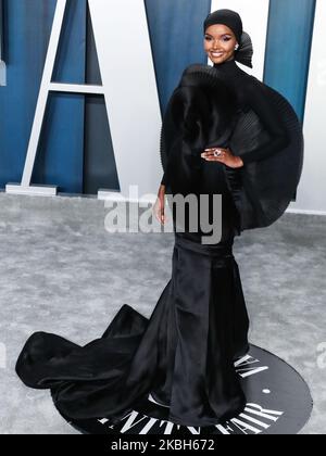 BEVERLY HILLS, LOS ANGELES, KALIFORNIEN, USA - 09. FEBRUAR: Model Halima Aden kommt bei der Vanity Fair Oscar Party 2020 an, die am 9. Februar 2020 im Wallis Annenberg Center for the Performing Arts in Beverly Hills, Los Angeles, Kalifornien, USA, stattfand. (Foto von Xavier Collin/Image Press Agency/NurPhoto) Stockfoto