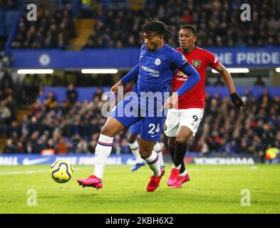 L-R Chelsea's Reece James und Manchester United's Anthony Martial während der englischen Premier League zwischen Chelsea und Manchester United im Stanford Bridge Stadium, London, England am 17. Februar 2020 (Foto by Action Foto Sport/NurPhoto) Stockfoto