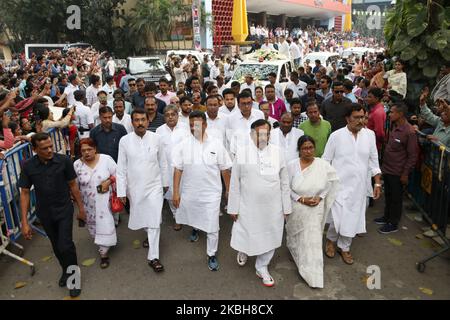 (ANMERKUNG DER REDAKTION: Bild zeigt den Tod.) West Bengal Goverment Gun Salute Late Actor und Trinamool Kongress das ehemalige Mitglied des Parlaments Tapas Paul starb am 19,2020. Februar in Kalkutta, Indien, bei Keoratala Burning Ghat. (Foto von Debajyoti Chakraborty/NurPhoto) Stockfoto