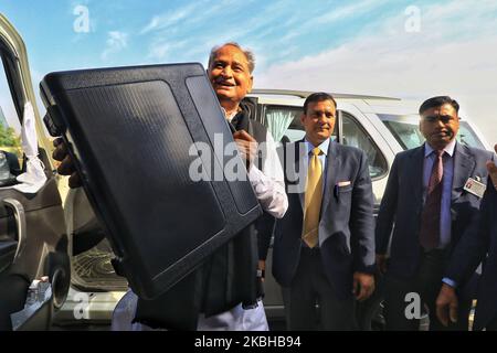 Jaipur: Rajasthan Chief Minister Ashok Gehlot kommt zu präsentiert den Staatshaushalt 2020-21 bei Rajasthan Versammlung, in Jaipur, Donnerstag, 20. Februar 2020. (Foto von Vishal Bhatnagar/NurPhoto) Stockfoto