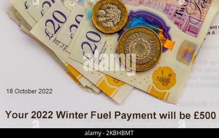 Die britische Regierung überwintert die Kraftstoffzahlung, um den Haushalten zu helfen, die Lebenshaltungskosten der steigenden Energiekosten zu bewältigen. Stockfoto