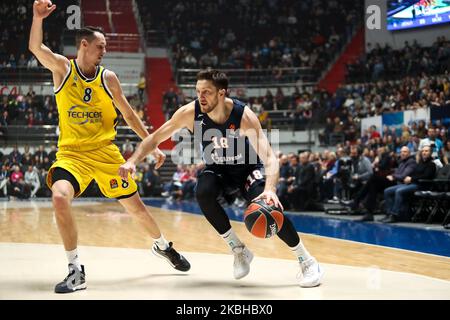 Evgeny Voronov (R) von Zenit St. Petersburg und Marcus Eriksson von ALBA Berlin im Einsatz während des EuroLeague-Basketballspiels zwischen Zenit St. Petersburg und ALBA Berlin am 20. Februar 2020 in der Sibur Arena in Sankt Petersburg, Russland. (Foto von Igor Russak/NurPhoto) Stockfoto