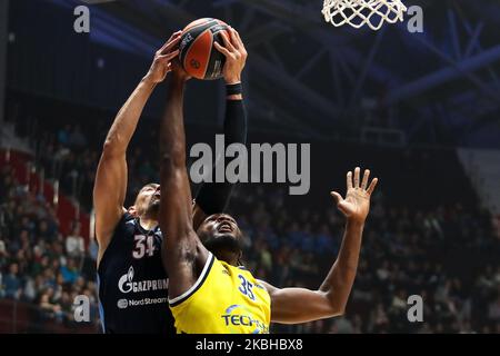 Gustavo Ayon (L) von Zenit St. Petersburg und Landry Nnoko von ALBA Berlin im Einsatz während des EuroLeague-Basketballspiels zwischen Zenit St. Petersburg und ALBA Berlin am 20. Februar 2020 in der Sibur Arena in Sankt Petersburg, Russland. (Foto von Igor Russak/NurPhoto) Stockfoto