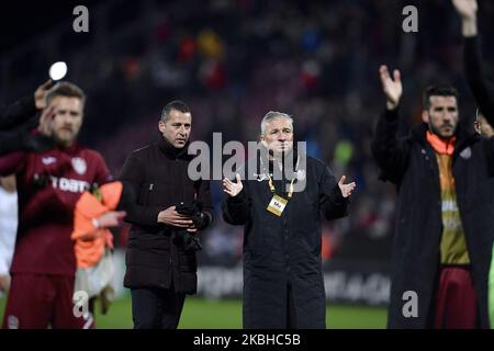 Dan Petrescu Cheftrainer des CFR Cluj reagiert während des Europa League-Fußballspiels 32 zwischen CFR Cluj und Sevilla am 20. Februar 2020 in Cluj-Napoca. (Foto von Alex Nicodim/NurPhoto) Stockfoto