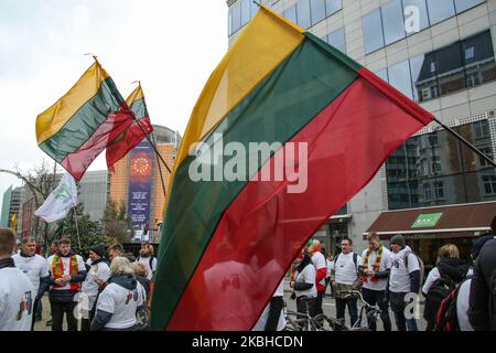 Traktoren und Bauern aus Litauen und den baltischen Ländern mit baltischen Bauern, nicht Second Class und nicht CAP Fairness auf ihren T-Shirts gedruckt, wie bei einer Demonstration - Protestaktion des European Milk Board, der Föderation der europäischen Milchbauern, Vor dem Gebäude der Europäischen Institutionen in Brüssel, Belgien außerhalb des Europäischen Rates auf dem während eines Sondergipfels des Europäischen Rates zur Erörterung des nächsten langfristigen Haushaltsplans der Europäischen Union (EU). 20. Februar 2020 (Foto von Nicolas Economou/NurPhoto) Stockfoto