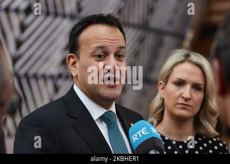 Der Premierminister und Regierungschef Irlands, Leo Varadkar, der Taoiseach, trifft beim Sondergipfel des Europäischen Rates am Forum Europa ein und hält am zweiten Tag des Sondergipfels des Europäischen Rates, DES EUROGIPFELS, eine Presse- und Medienbesprechung vor der Haustür ab. Belgien über die künftige Panning des nächsten langfristigen Haushalts der EU in der Zeit nach dem Brexit. 21. Februar 2020 (Foto von Nicolas Economou/NurPhoto) Stockfoto